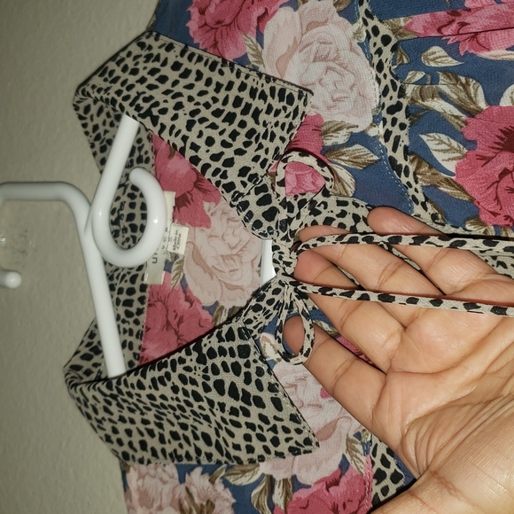 CRUSHING ON YOU BUTTON UP TOP - Picture 7 of 11